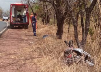 Empresário de Araxá morre após bater com moto em árvore na MG-428, em Sacramento