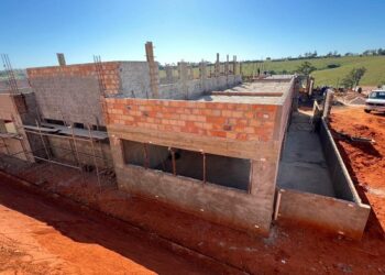 Construção do Cemei Gabriela Almeida Aristimunho, no Jardim Dona Adélia, m Araxá, é realizada