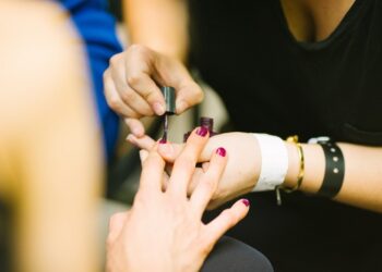 Senac em Araxá contrata profissional na área de beleza das unhas para dar aulas