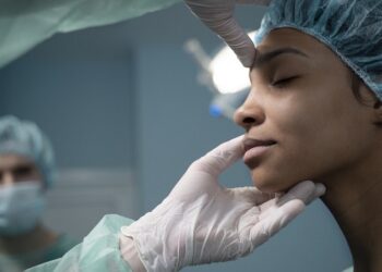 Cirurgia Plástica: saúde ou vaidade? Médico da Unimed Araxá responde dúvidas frequentes sobre o assunto