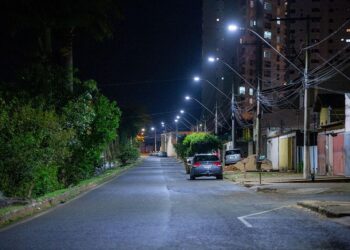 Iluminação de LED já foi implantada em mais de 50 bairros de Araxá