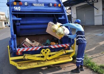 Novo sistema da coleta de lixo urbano começa a atuar em Araxá
