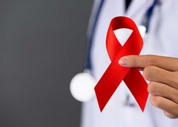 Dezembro Vermelho alerta para aumento de casos de HIV/Aids entre idosos e jovens