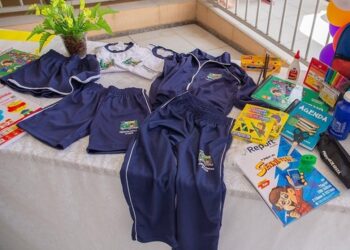 Kits de material escolar e uniforme para alunos da Rede Municipal de Araxá serão entregues em fevereiro