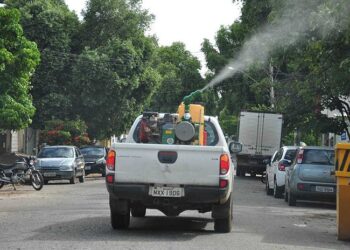 Contra a dengue: Patos de Minas realiza aplicação de fumacê em 11 bairros