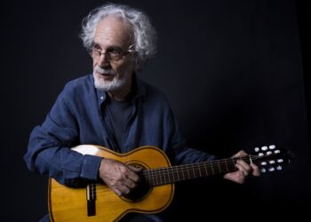 Cantor Renato Teixeira integra a programação musical da 4º Fenadoces, que acontece em Araxá