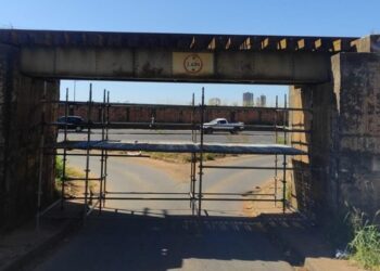 Viaduto do bairro São Domingos está interditado para obras e motoristas devem buscar rotas alternativas