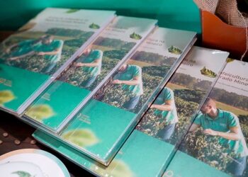 Livro registra trajetória de 50 anos da cafeicultura na Região do Cerrado Mineiro