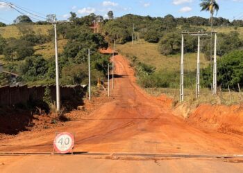 Começa a pavimentação de acesso ao Mourão Rachado, que atende demanda histórica da região